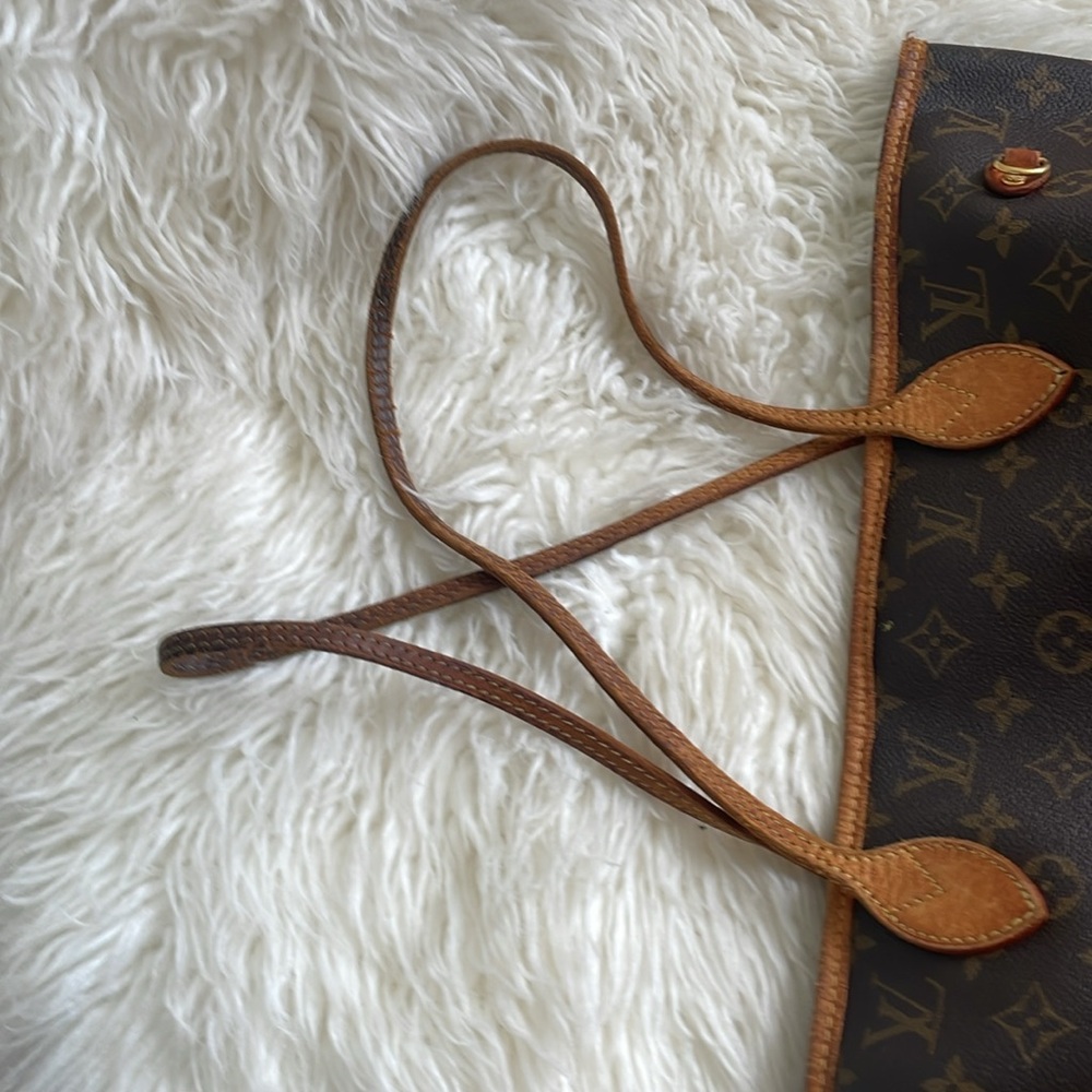 Louis Vuitton MM Neverfull - Picture 16 of 17